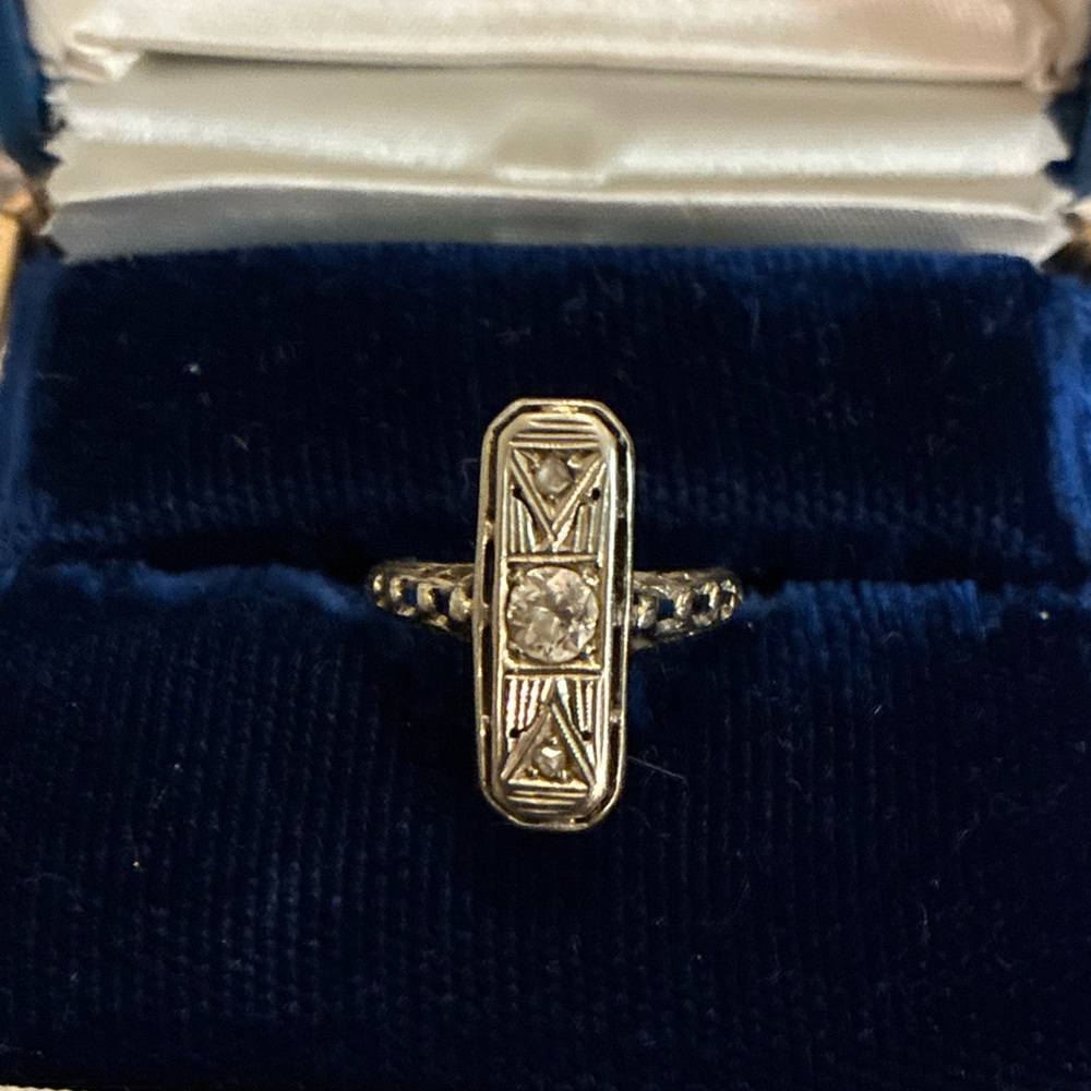Filigree white gold diamond Ring Art Deco 14-18k trilogy